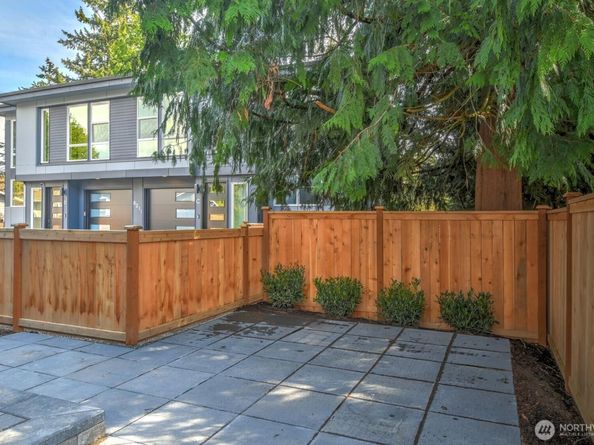 8211 NE 124th Street D, Kirkland WA 98034