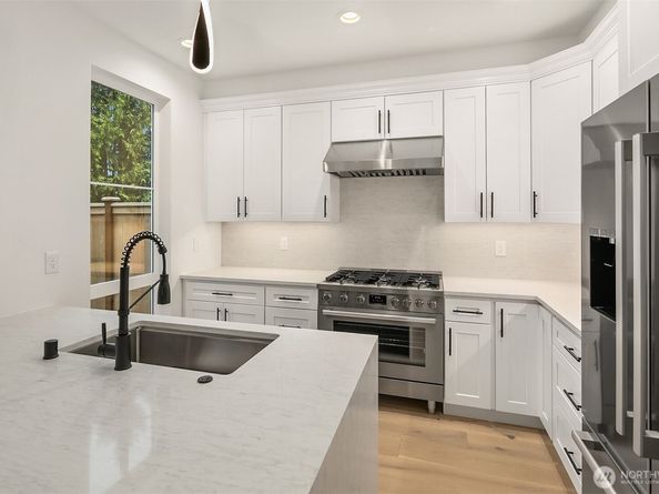 8211 NE 124th Street D, Kirkland WA 98034
