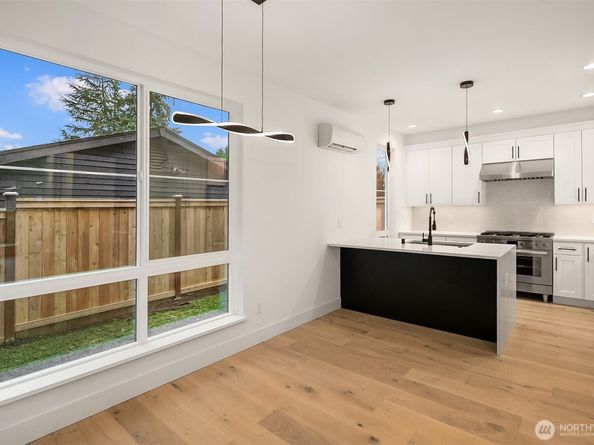 8211 NE 124th Street D, Kirkland WA 98034