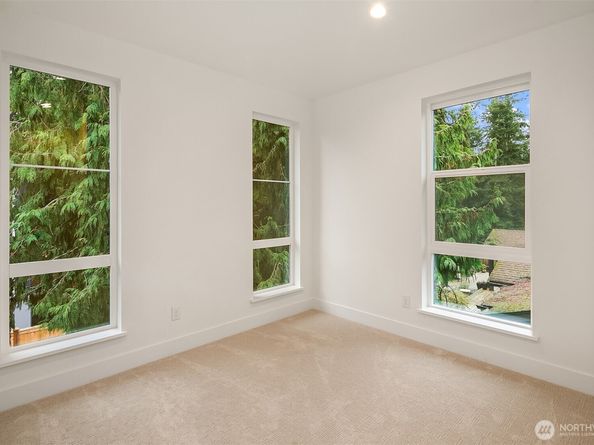 8211 NE 124th Street D, Kirkland WA 98034