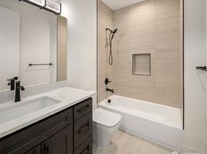 8211 NE 124th Street D, Kirkland WA 98034