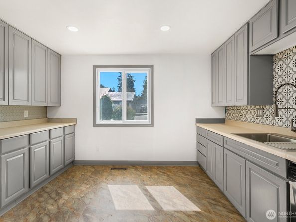 12438 9th Avenue S, Seattle WA 98168