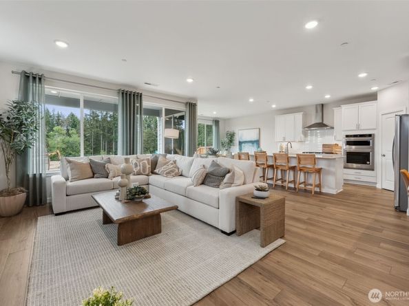 3923 McCormick Village Drive, Bremerton WA 98312