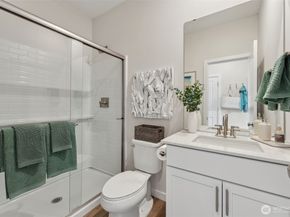3923 McCormick Village Drive, Bremerton WA 98312