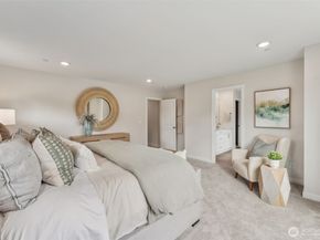 3923 McCormick Village Drive, Bremerton WA 98312