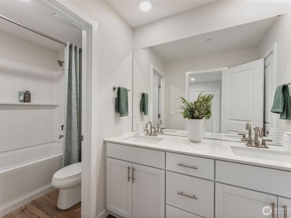 3923 McCormick Village Drive, Bremerton WA 98312