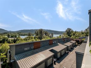 4261 213 Place SE 43, Issaquah WA 98029