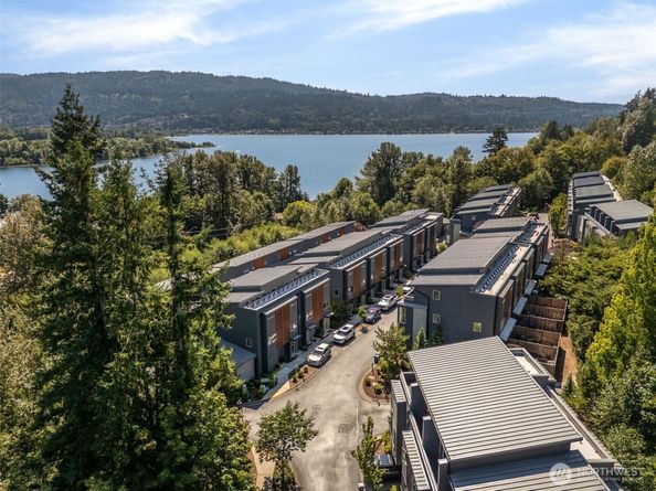 4261 213 Place SE 43, Issaquah WA 98029