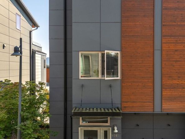 4261 213 Place SE 43, Issaquah WA 98029