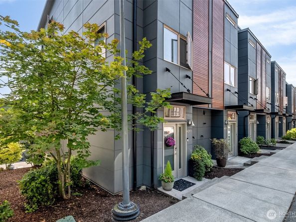4261 213 Place SE 43, Issaquah WA 98029