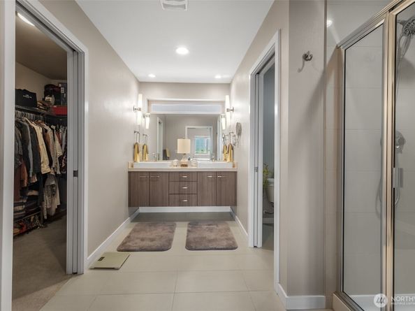 4261 213 Place SE 43, Issaquah WA 98029