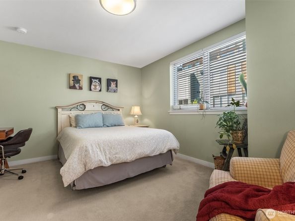 4261 213 Place SE 43, Issaquah WA 98029
