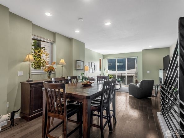 4261 213 Place SE 43, Issaquah WA 98029