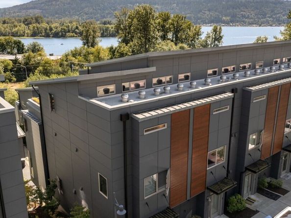 4261 213 Place SE 43, Issaquah WA 98029