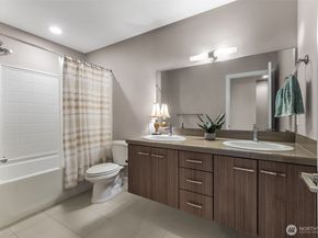 4261 213 Place SE 43, Issaquah WA 98029