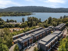 4261 213 Place SE 43, Issaquah WA 98029