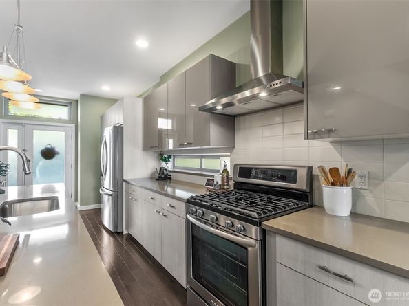 4261 213 Place SE 43, Issaquah WA 98029
