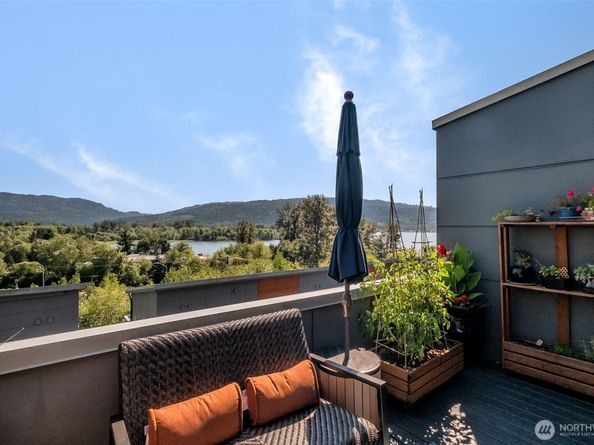 4261 213 Place SE 43, Issaquah WA 98029