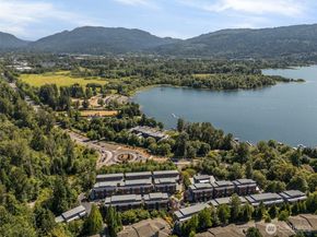 4261 213 Place SE 43, Issaquah WA 98029