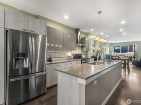 4261 213 Place SE 43, Issaquah WA 98029