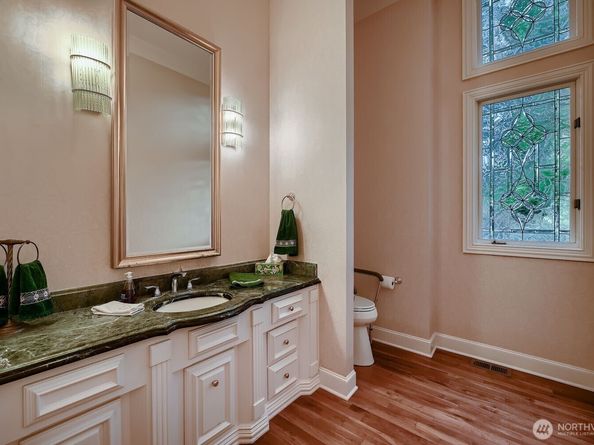 17239 NE 126th Place, Redmond WA 98052