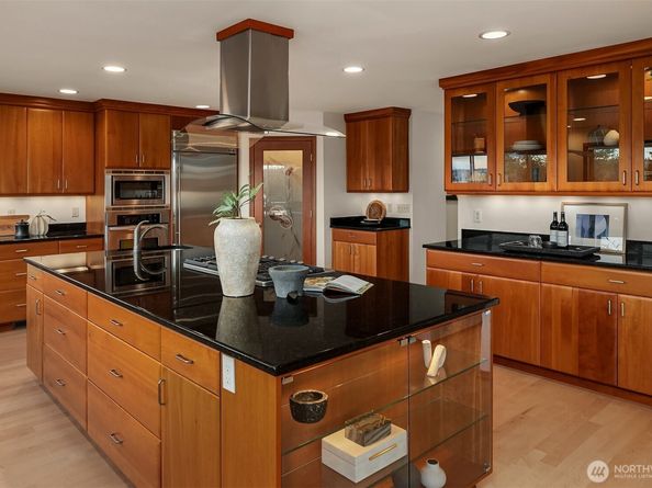 8533 NE Juanita Dr (Private Lane), Kirkland WA 98034