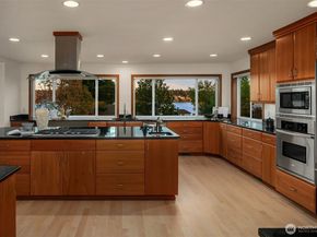 8533 NE Juanita Dr (Private Lane), Kirkland WA 98034