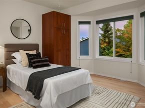 8533 NE Juanita Dr (Private Lane), Kirkland WA 98034