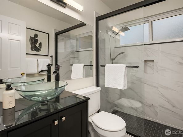 8533 NE Juanita Dr (Private Lane), Kirkland WA 98034