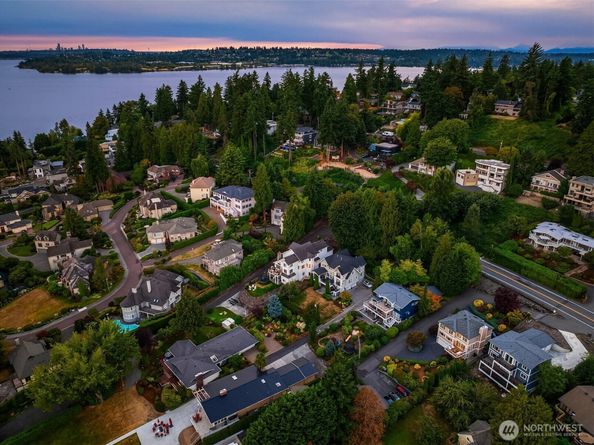 8533 NE Juanita Dr (Private Lane), Kirkland WA 98034