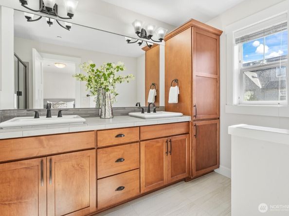 1362 Williamsburg Walk NE, Issaquah WA 98029
