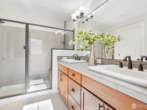 1362 Williamsburg Walk NE, Issaquah WA 98029