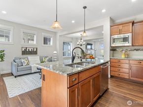 1362 Williamsburg Walk NE, Issaquah WA 98029