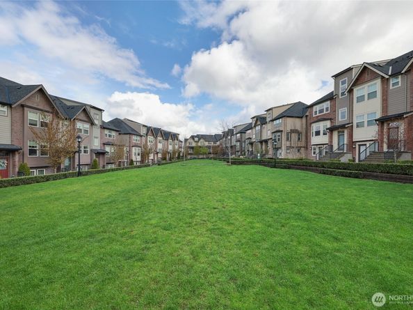 1362 Williamsburg Walk NE, Issaquah WA 98029