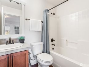 1362 Williamsburg Walk NE, Issaquah WA 98029