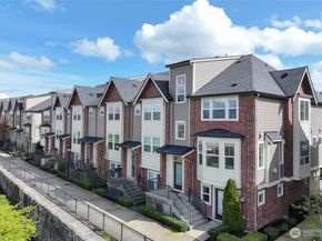 1362 Williamsburg Walk NE, Issaquah WA 98029