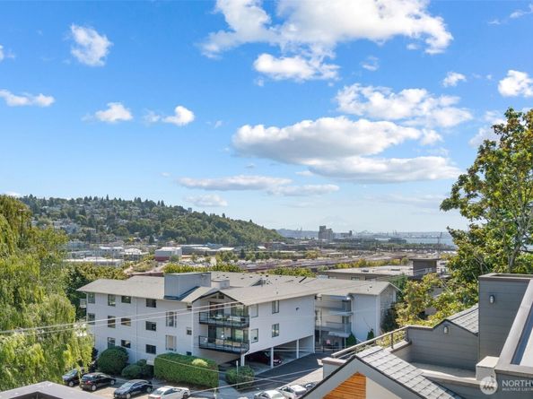 2605 22nd Avenue W D, Seattle WA 98199