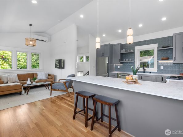 2708 1st Avenue W, Seattle WA 98119