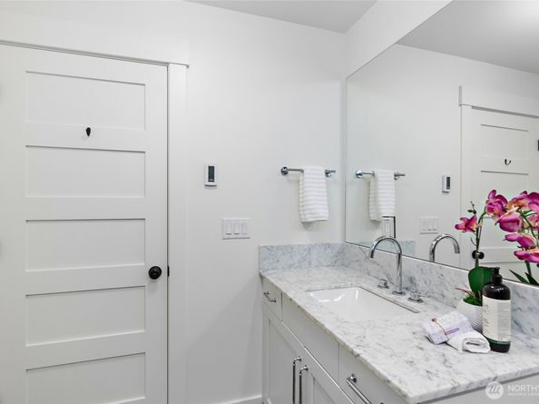 2708 1st Avenue W, Seattle WA 98119