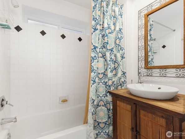 6501 21st Avenue NW, Seattle WA 98117