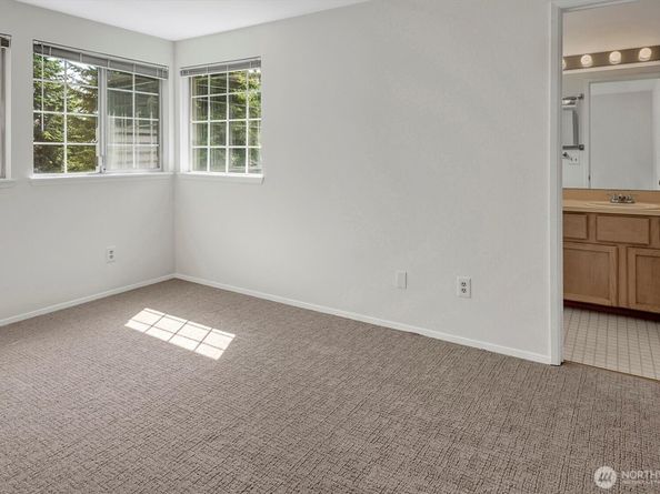 11512 NE 115th Court, Kirkland WA 98033
