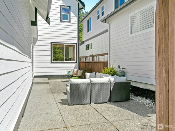 3419 NE Meadow Way, Issaquah WA 98029