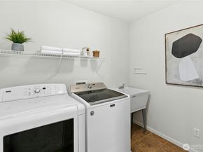 3419 NE Meadow Way, Issaquah WA 98029