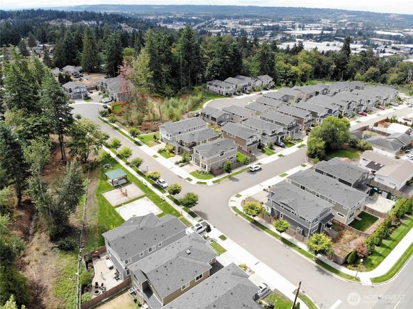 20821 98th Place S, Kent WA 98031
