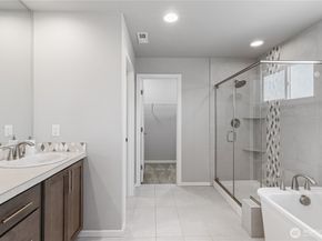 20821 98th Place S, Kent WA 98031