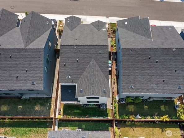 24498 NE 17th Place, Sammamish WA 98074