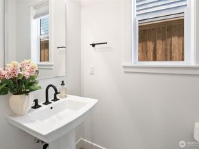 24498 NE 17th Place, Sammamish WA 98074