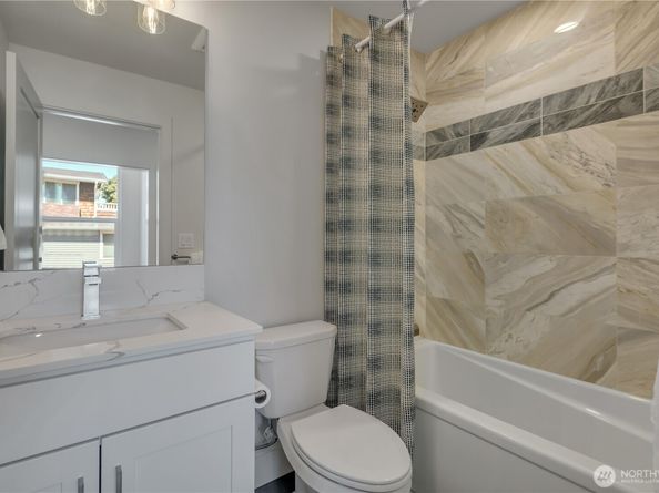 4019 4th Avenue NE B, Seattle WA 98105