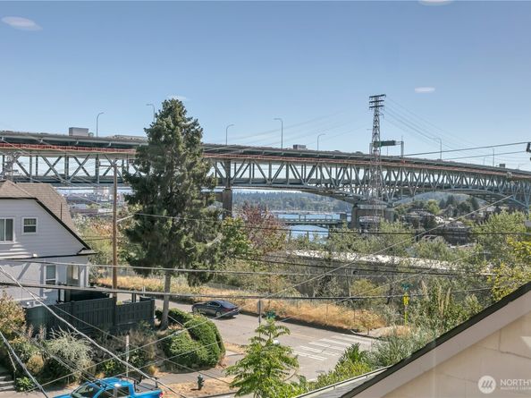 4019 4th Avenue NE B, Seattle WA 98105
