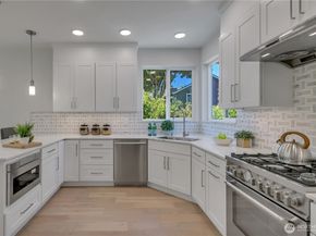 4019 4th Avenue NE B, Seattle WA 98105